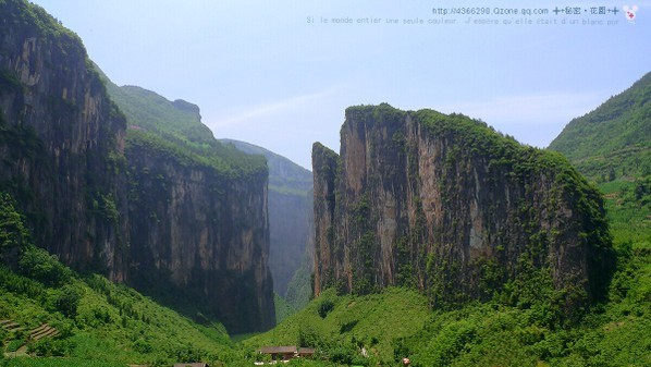 p1500659旱夔门.为岩溶塌陷峡谷地貌.地层为三